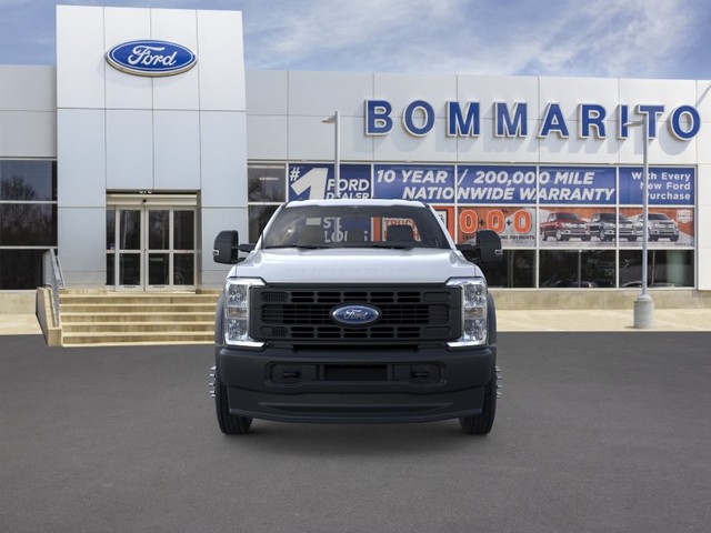 Ford Super Duty F-550 DRW Vehicle Full-screen Gallery Image 6