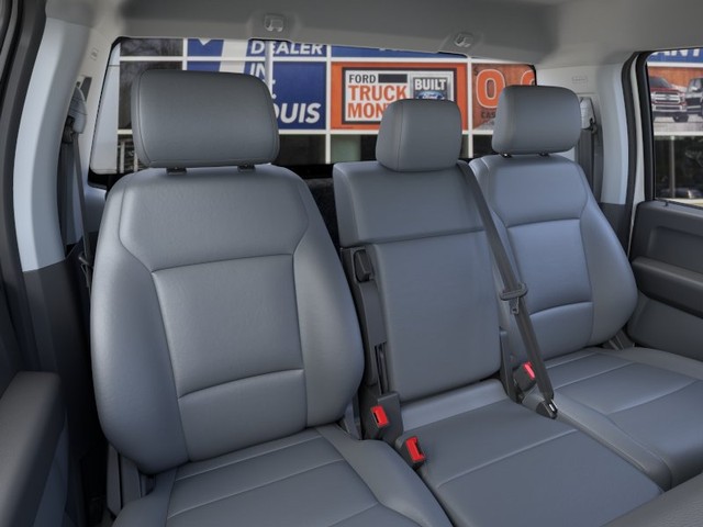 Ford Super Duty F-550 DRW Vehicle Full-screen Gallery Image 10