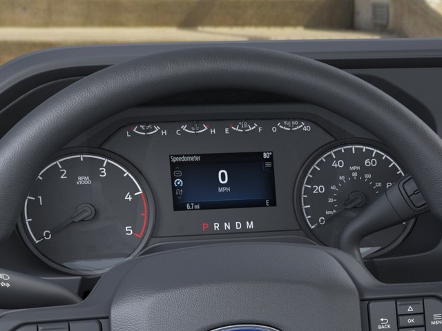 Ford Super Duty F-550 DRW Vehicle Full-screen Gallery Image 13