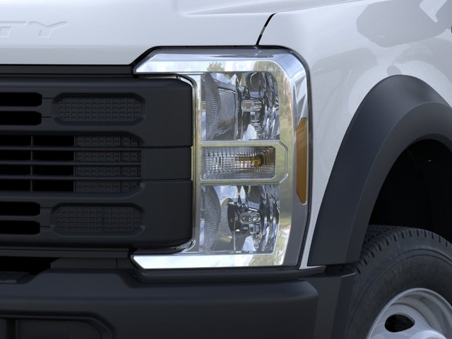 Ford Super Duty F-550 DRW Vehicle Full-screen Gallery Image 18