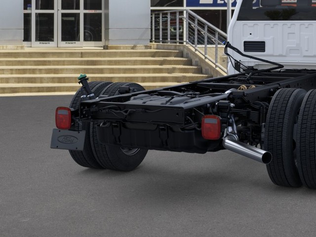 Ford Super Duty F-550 DRW Vehicle Full-screen Gallery Image 21