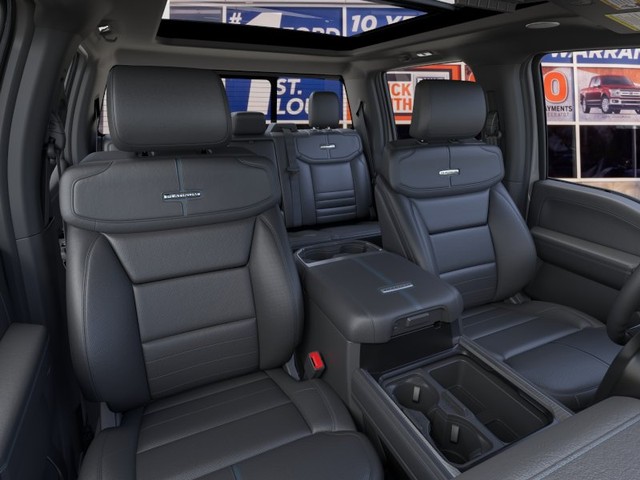 Ford Super Duty F-450 DRW Vehicle Image 10