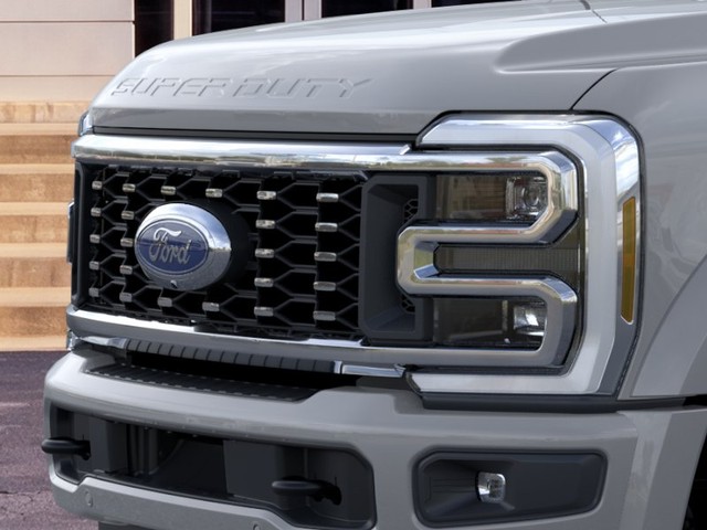 Ford Super Duty F-450 DRW Vehicle Image 17