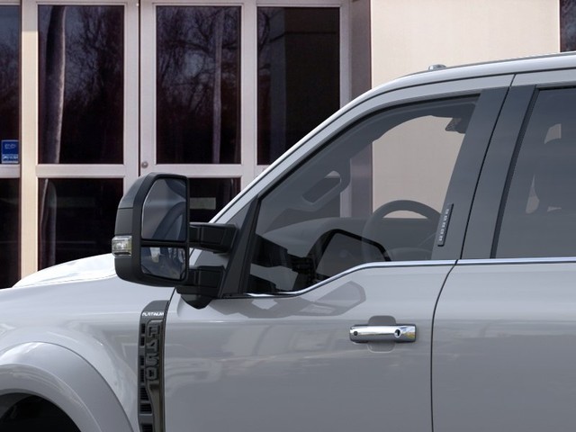 Ford Super Duty F-450 DRW Vehicle Image 20