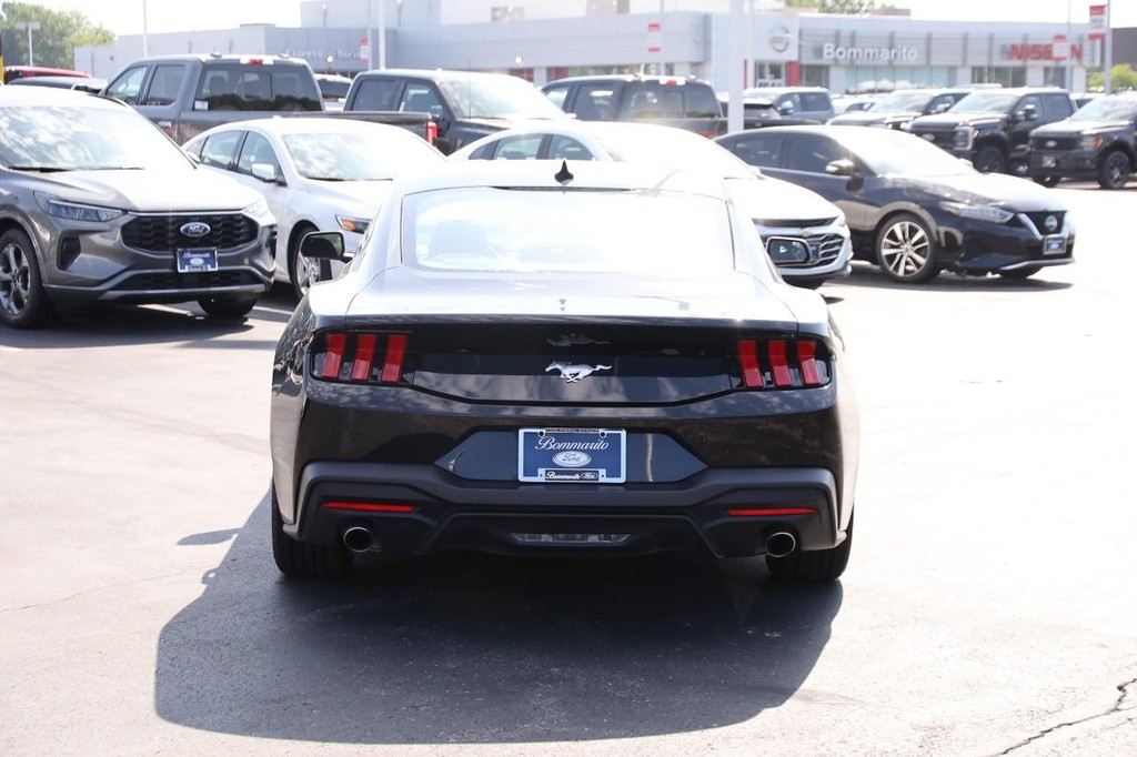 Ford Mustang Vehicle Image 06