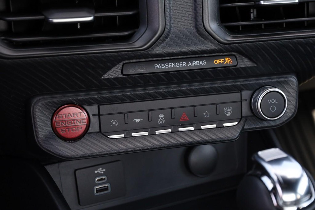 Ford Mustang Vehicle Image 17