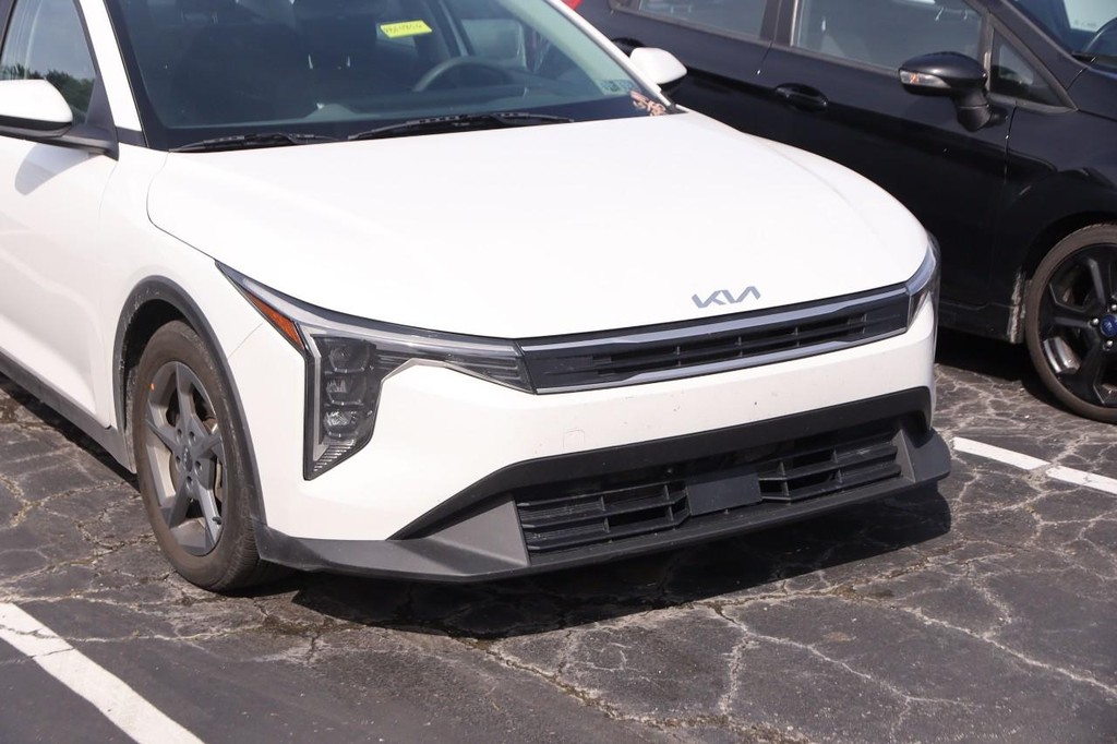 Kia K4 Vehicle Image 02