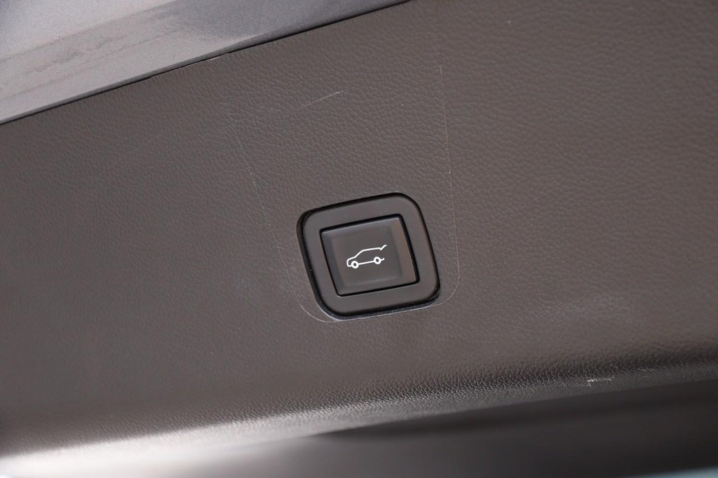 Chevrolet Traverse Vehicle Full-screen Gallery Image 08