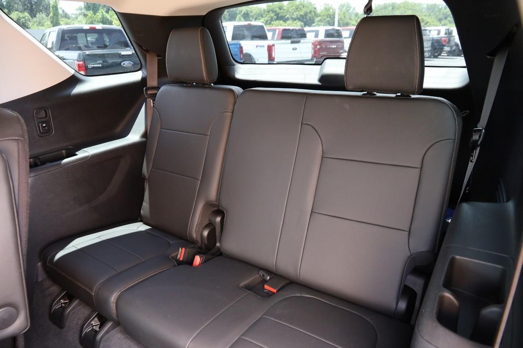 Chevrolet Traverse Vehicle Full-screen Gallery Image 11