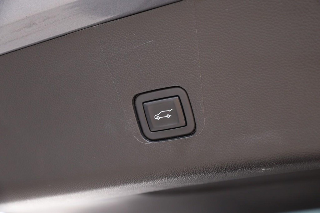 Chevrolet Traverse Vehicle Full-screen Gallery Image 29