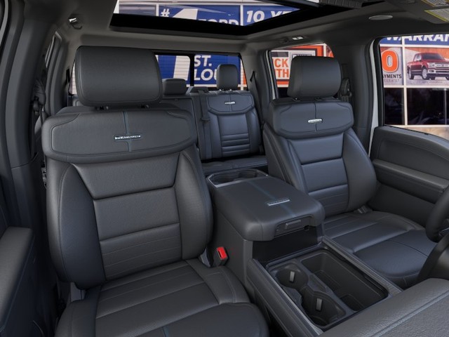 Ford Super Duty F-450 DRW Vehicle Image 10