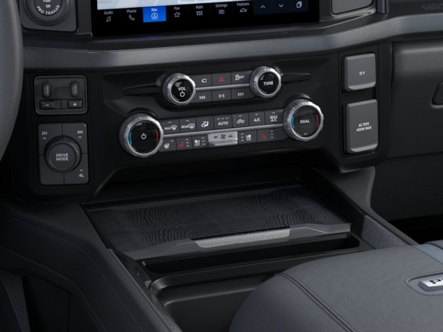 Ford Super Duty F-450 DRW Vehicle Image 15