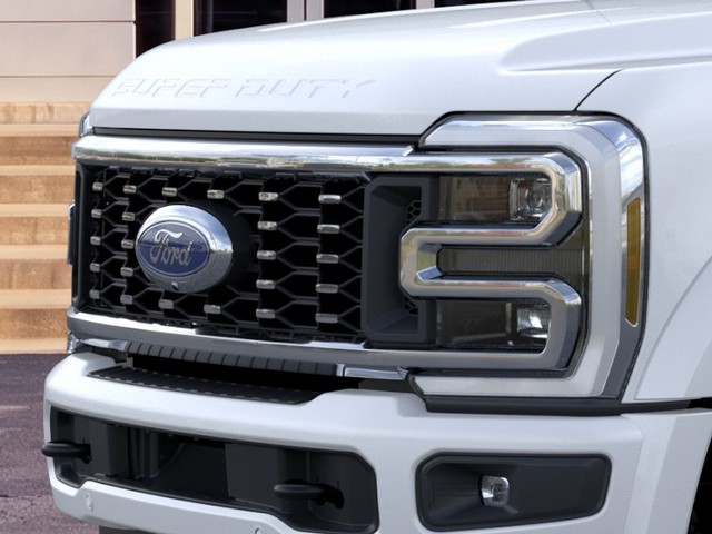 Ford Super Duty F-450 DRW Vehicle Image 17