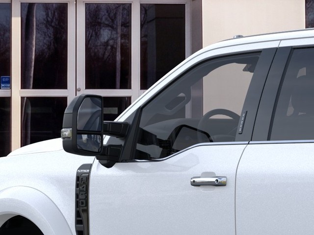 Ford Super Duty F-450 DRW Vehicle Image 20