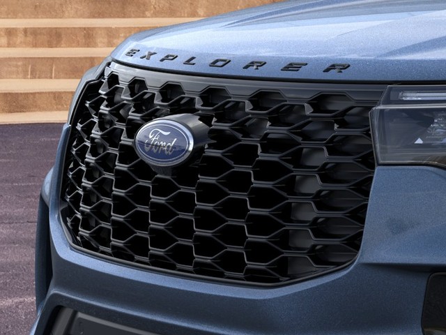 Ford Explorer Vehicle Full-screen Gallery Image 17