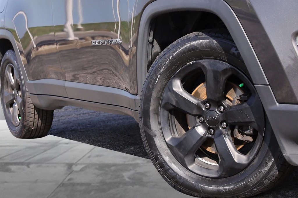 Jeep Compass Vehicle Image 03