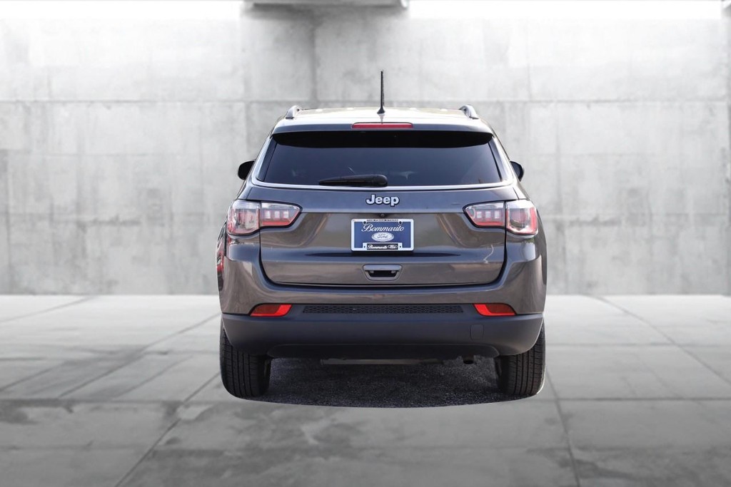 Jeep Compass Vehicle Image 06