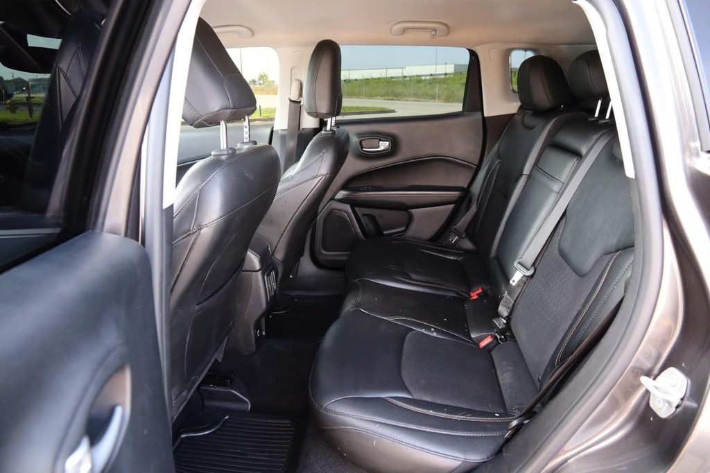 Jeep Compass Vehicle Image 09
