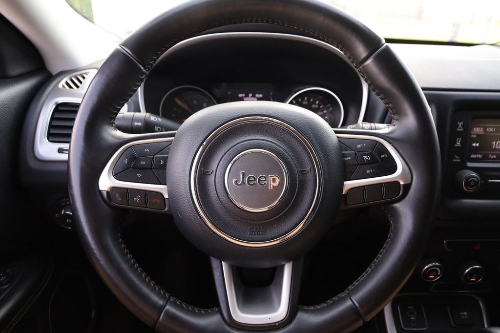 Jeep Compass Vehicle Image 10