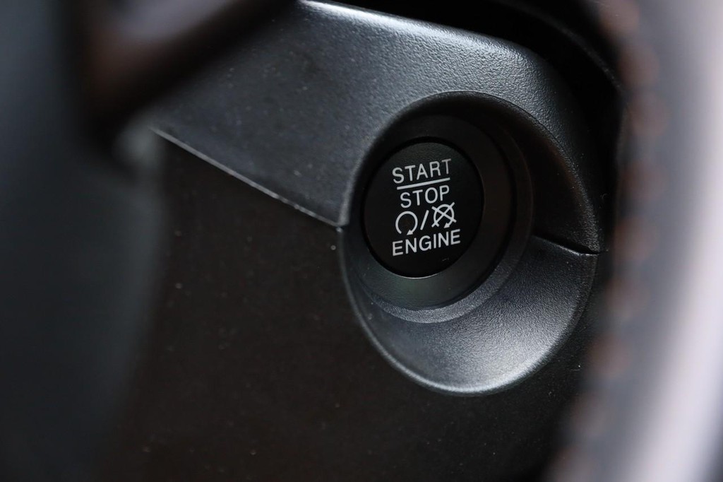 Jeep Compass Vehicle Image 14