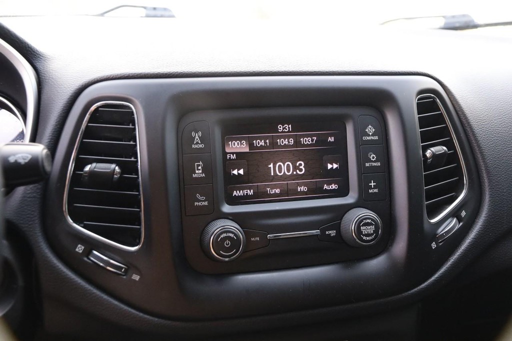 Jeep Compass Vehicle Image 15