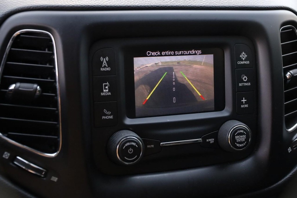 Jeep Compass Vehicle Image 16