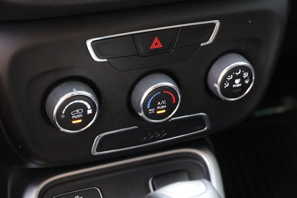 Jeep Compass Vehicle Image 17