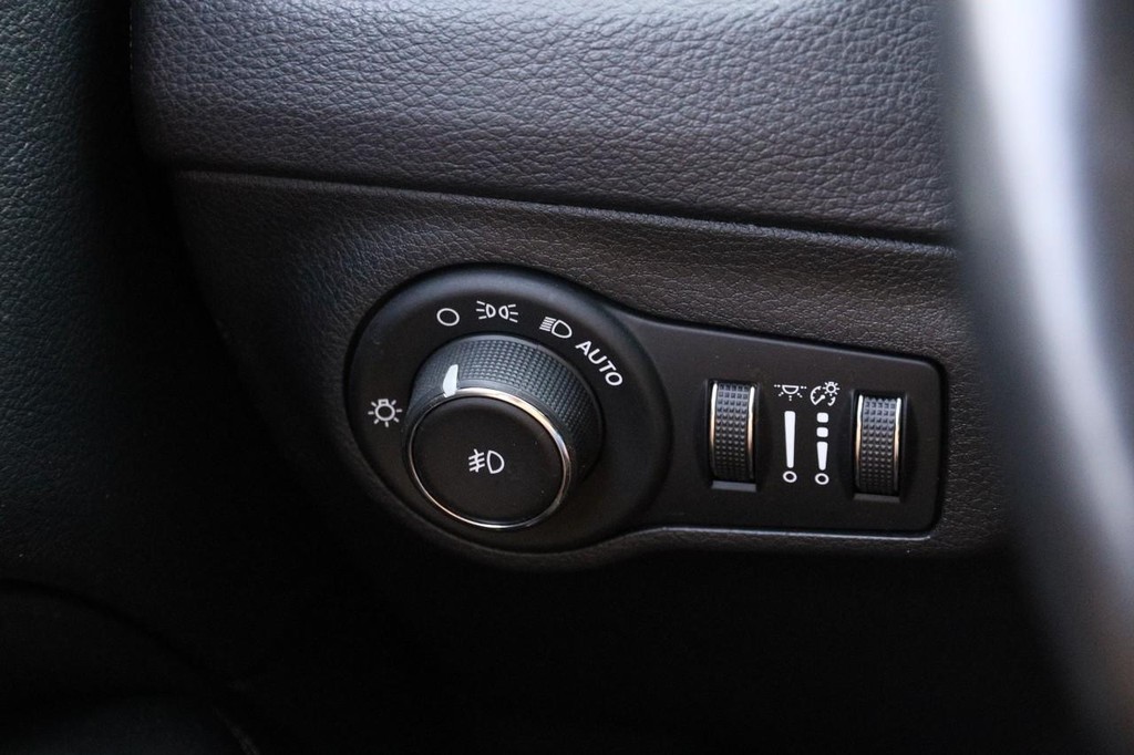 Jeep Compass Vehicle Image 19