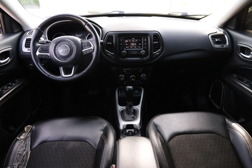 Jeep Compass Vehicle Image 20