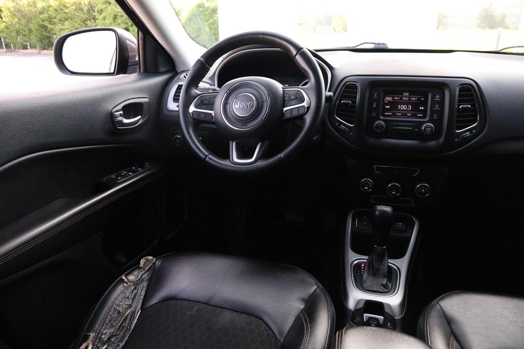 Jeep Compass Vehicle Image 21