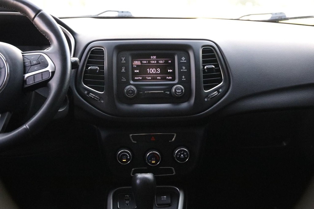 Jeep Compass Vehicle Image 23