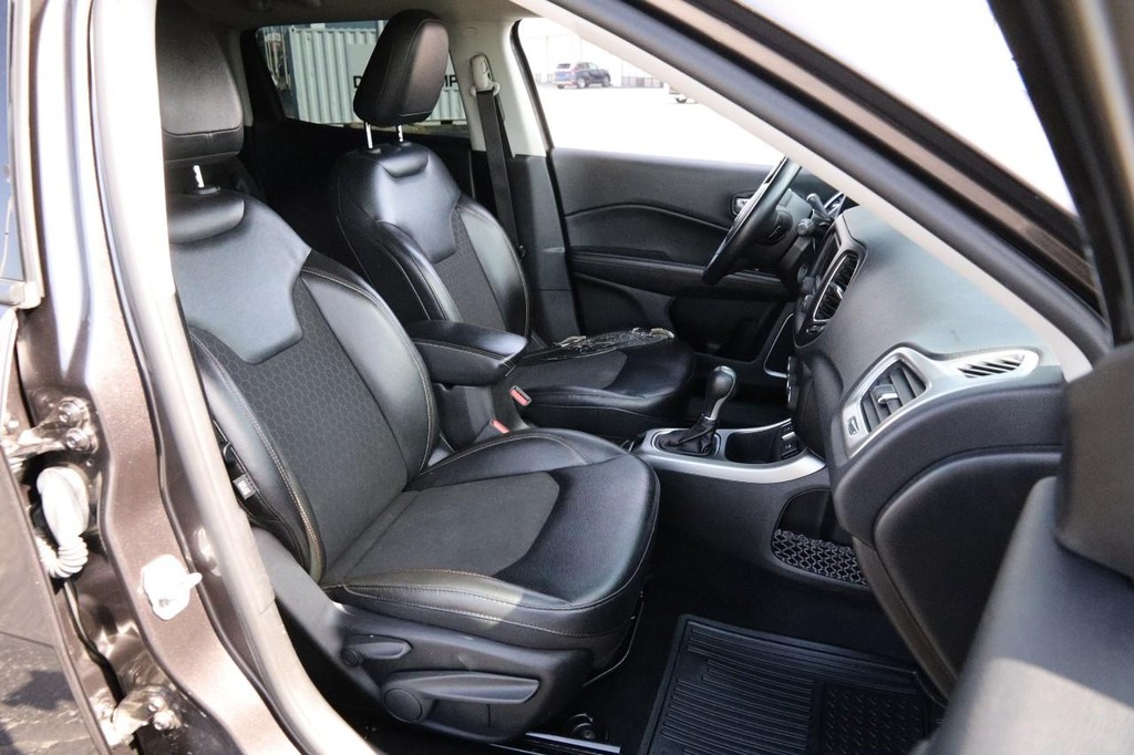Jeep Compass Vehicle Image 25