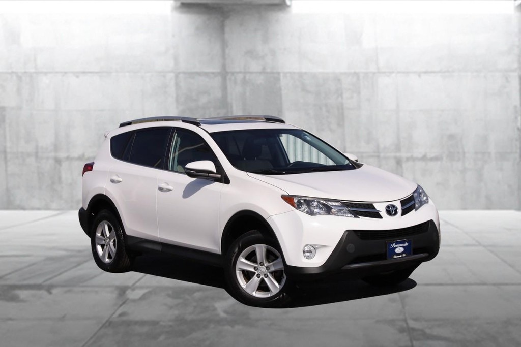 Toyota RAV4 Vehicle Full-screen Gallery Image 2