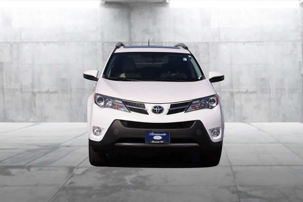 Toyota RAV4 Vehicle Full-screen Gallery Image 4