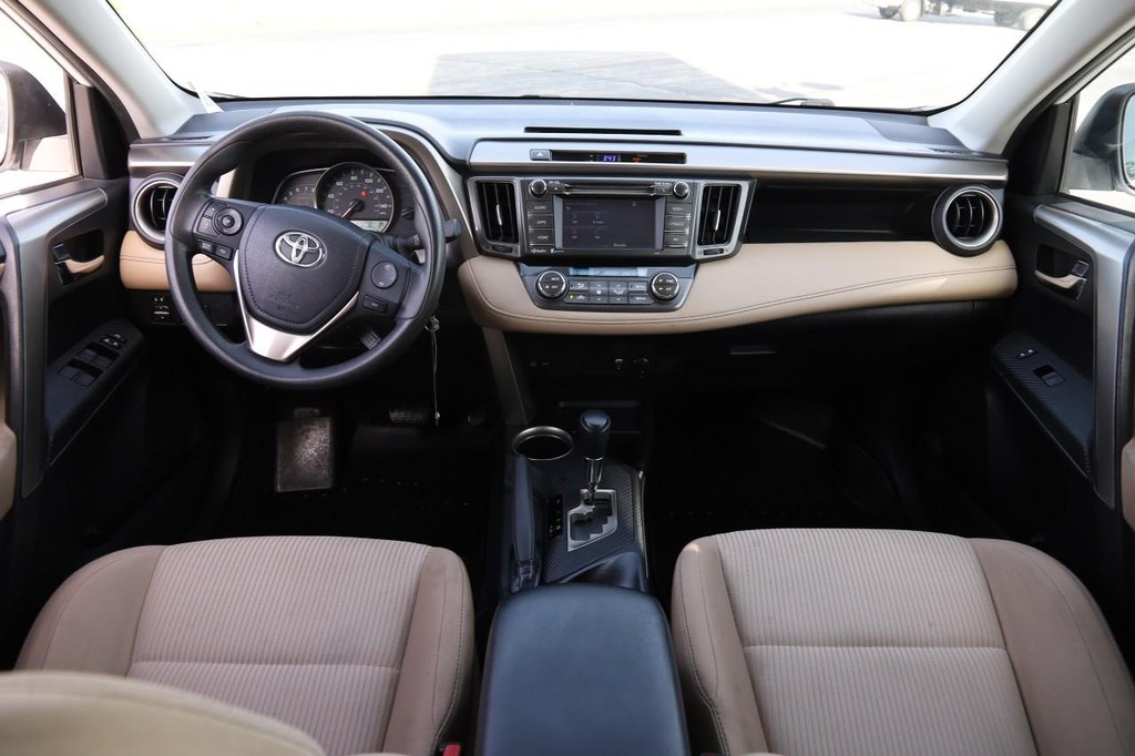 Toyota RAV4 Vehicle Full-screen Gallery Image 10
