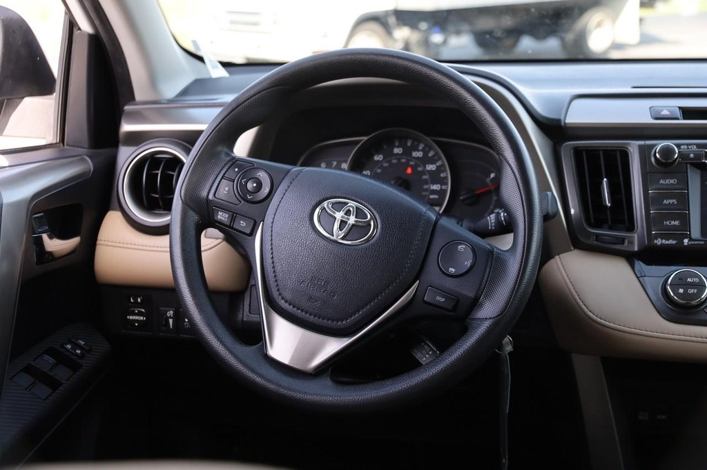 Toyota RAV4 Vehicle Full-screen Gallery Image 12