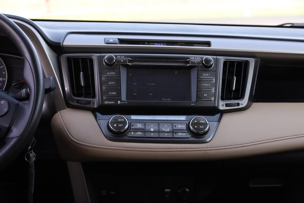 Toyota RAV4 Vehicle Full-screen Gallery Image 13
