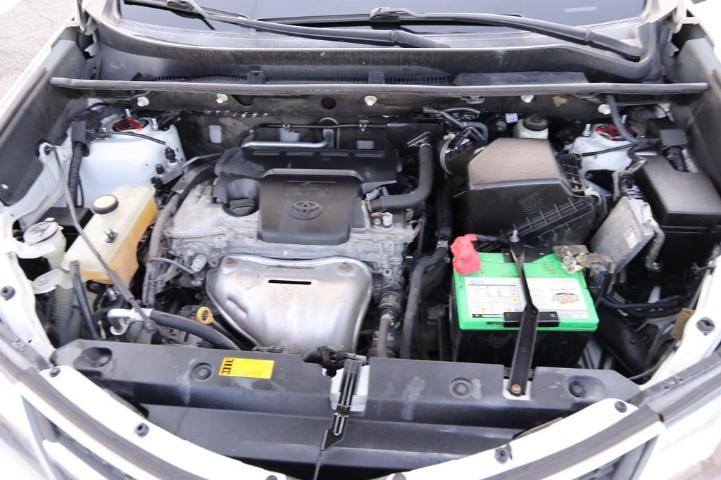 Toyota RAV4 Vehicle Full-screen Gallery Image 16