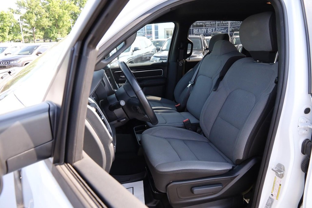 Ram 1500 Vehicle Full-screen Gallery Image 8