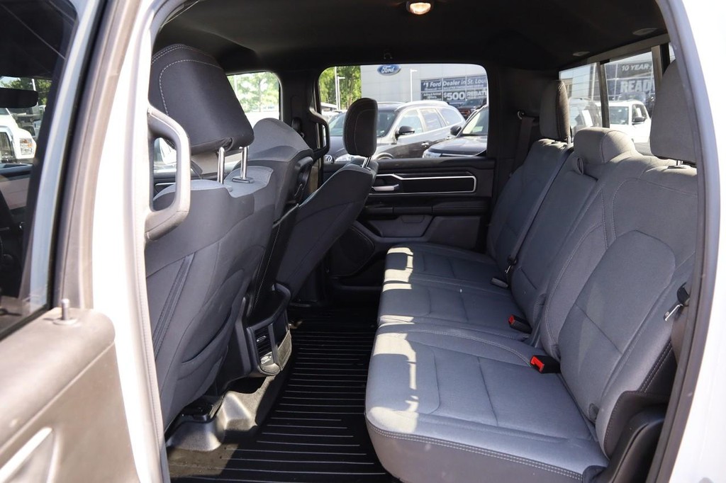 Ram 1500 Vehicle Full-screen Gallery Image 9