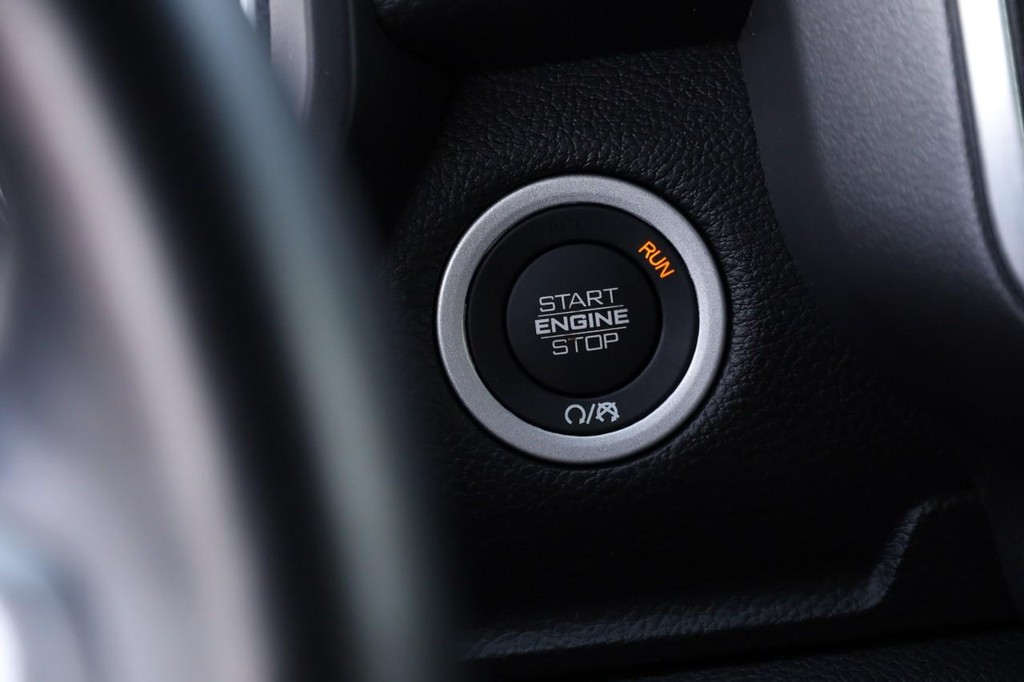 Ram 1500 Vehicle Full-screen Gallery Image 14