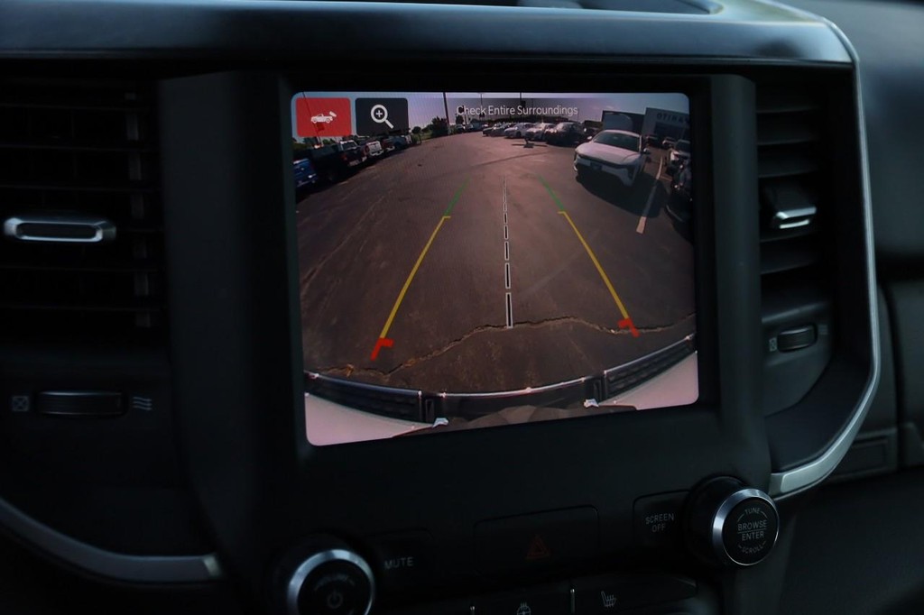 Ram 1500 Vehicle Full-screen Gallery Image 18