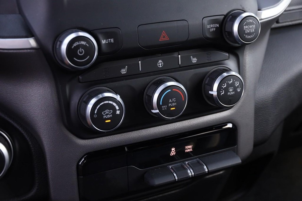 Ram 1500 Vehicle Full-screen Gallery Image 19