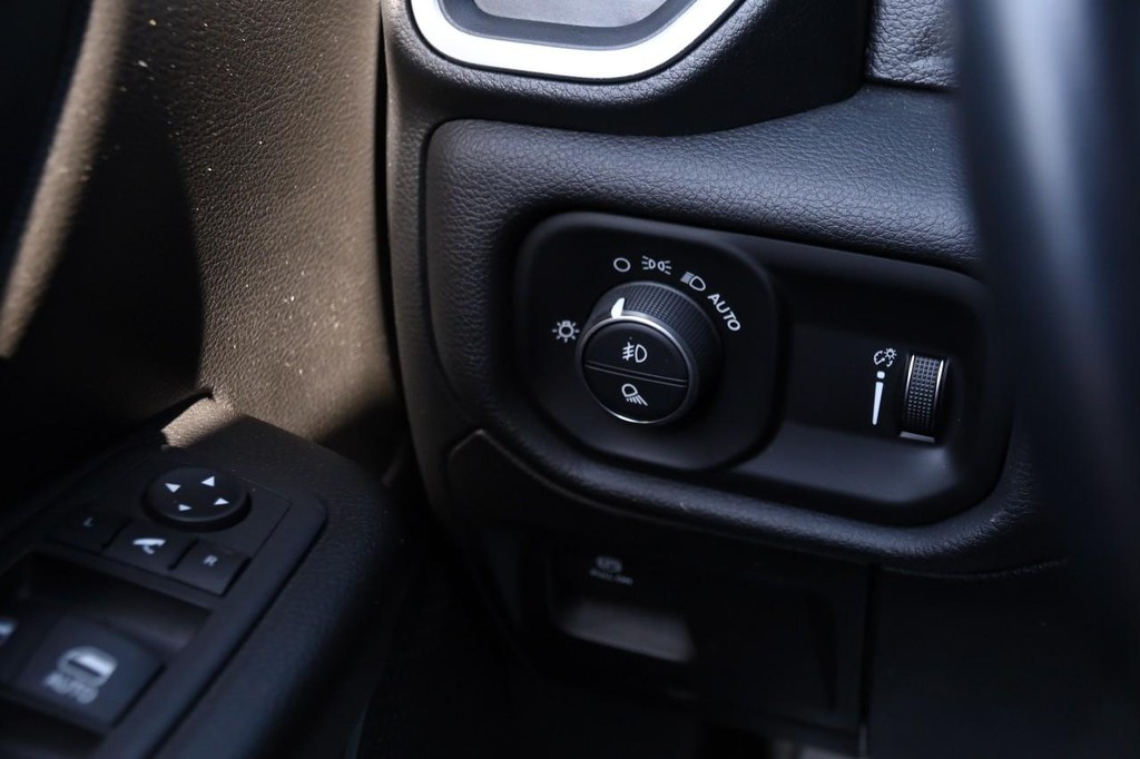 Ram 1500 Vehicle Full-screen Gallery Image 20