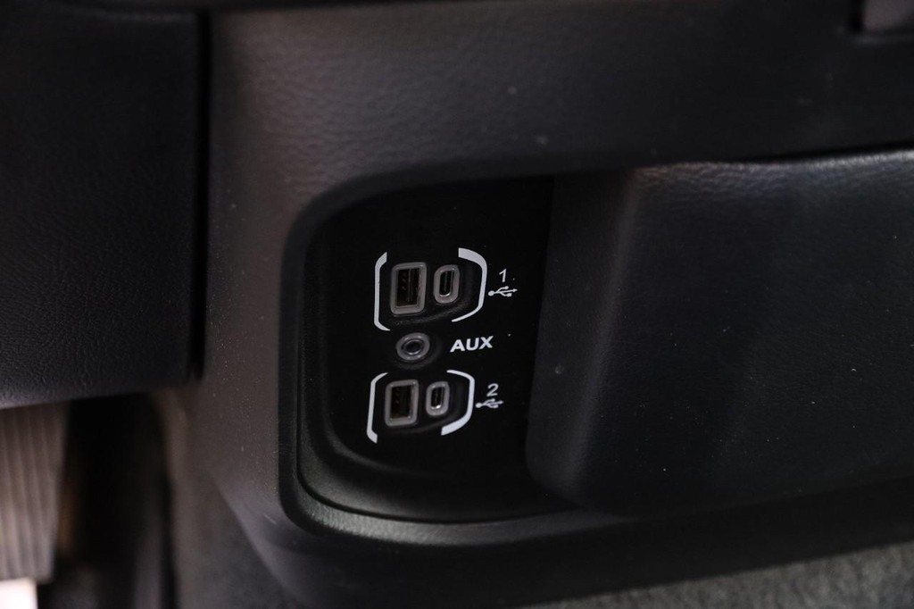 Ram 1500 Vehicle Full-screen Gallery Image 21