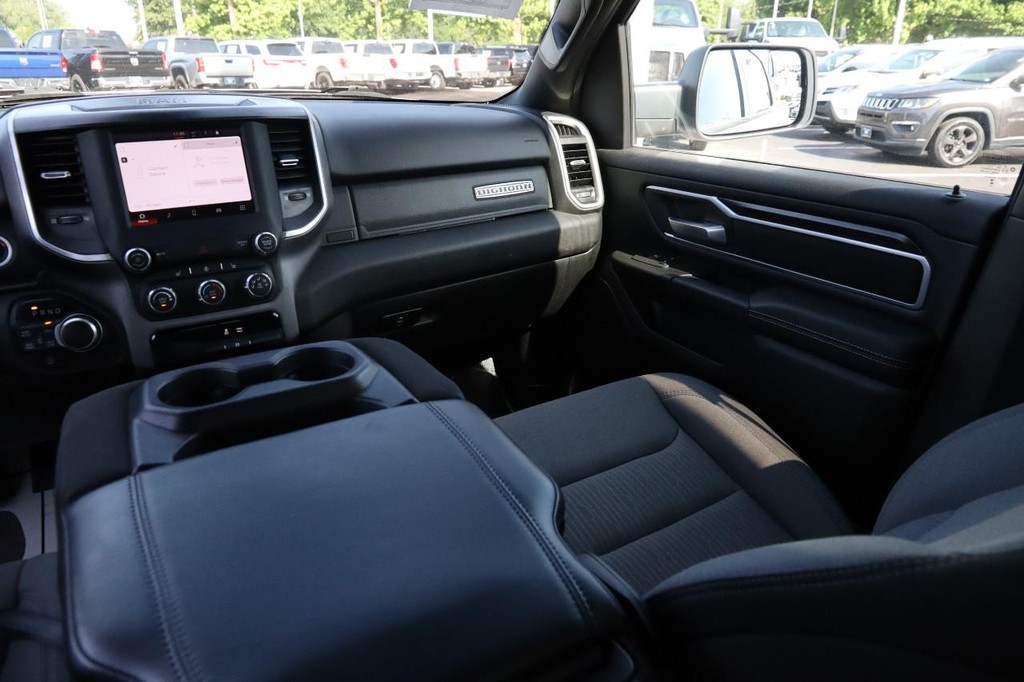 Ram 1500 Vehicle Full-screen Gallery Image 26