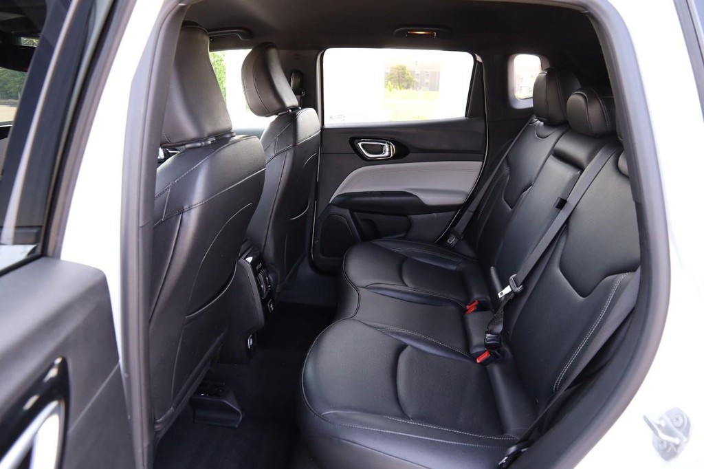 Jeep Compass Vehicle Image 09