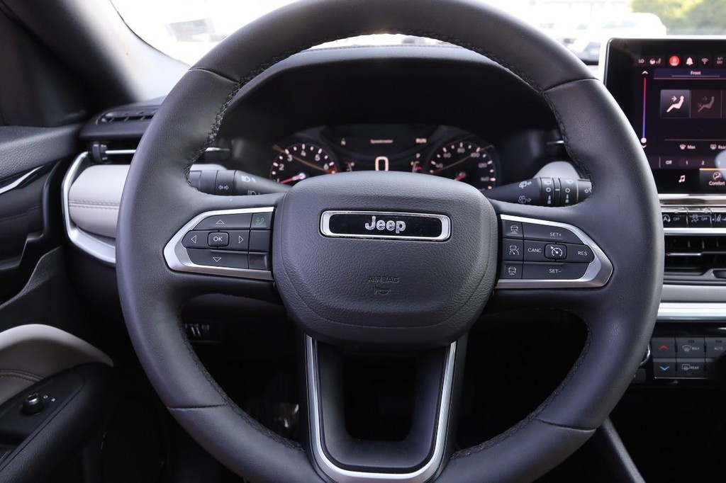 Jeep Compass Vehicle Image 10