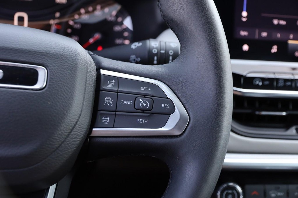 Jeep Compass Vehicle Image 12