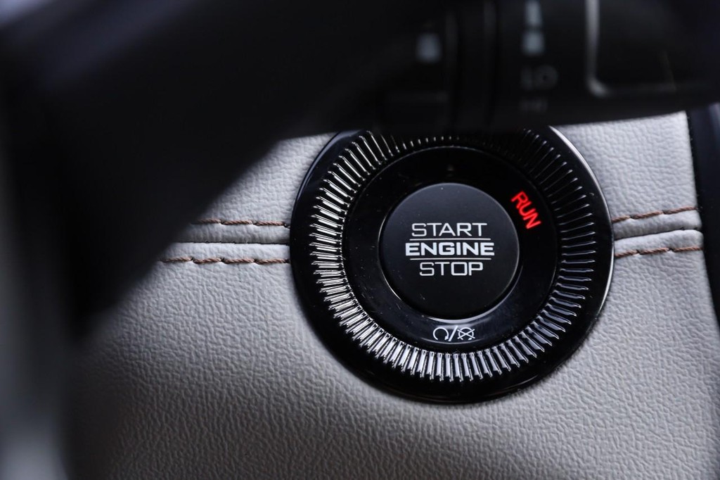 Jeep Compass Vehicle Image 14